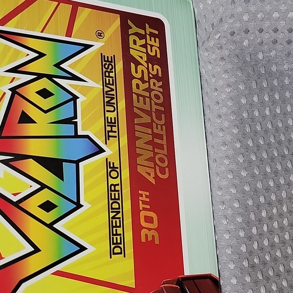 Voltron 30th Anniversary  Collector's Set - Picture 2 of 10